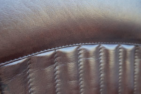 scaun piele cadru metalic