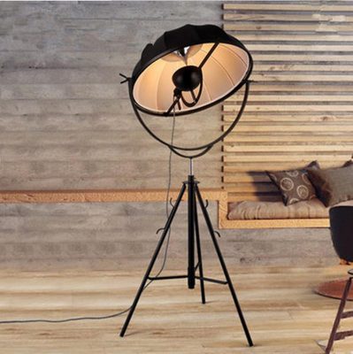 lampadar negru
