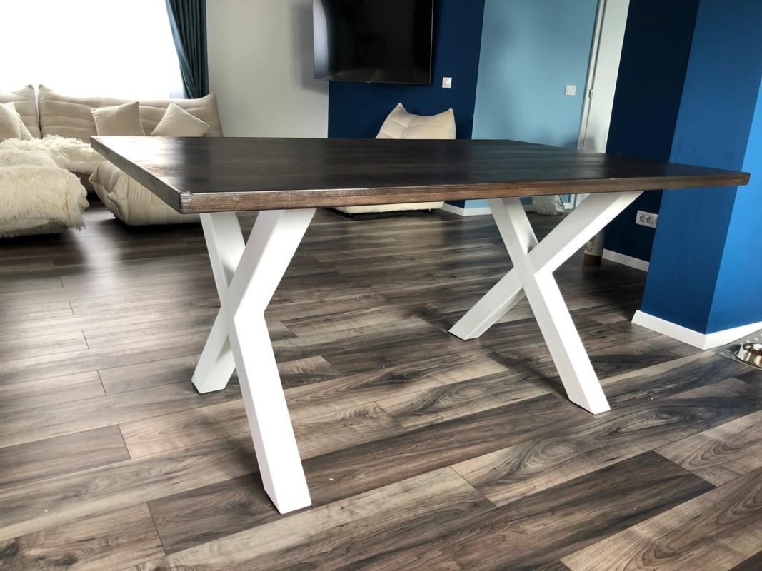 masa stil scandinav cu picioare metalice